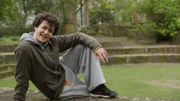 Simon ist 15 Jahre alt, lebt in Berlin und trainiert täglich Parkour. Das ist eine Extremsportart, bei der es darum geht, Hindernisse kunstvoll und präzise zu überwinden.