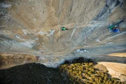 Kevin Jorgeson beim Klettern an der Dawn Wall während der Dreharbeiten zum Film „The Dawn Wall“ im Yosemite Valley, Kalifornien, USA.