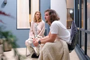 David (Diego Seyfarth) kann vor Stella (Bettine Langehein) nicht verbergen, dass die Ereignisse der letzten Wochen seine Psyche belasten.