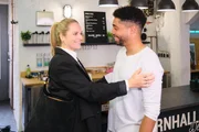 Theo (Julius Dombrink) kommt Cecilia (Carina Koller) unverhofft näher.
