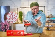Ferrero hat ein Süßwaren-Imperium geschaffen. Nutella, Kinderschokolade oder Mon Chéri - die Produkte des Unternehmens sind weltweit bekannt. Produktentwickler Sebastian Lege entschlüsselt das Erfolgsrezept und deckt die Maschen des Konzerns auf.