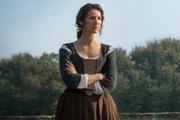 Caitriona Balfe (Claire Randall Fraser).