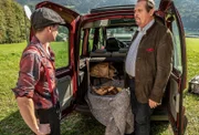 Der Berufsfischer Michael Kroh wurde tot aus dem Königssee gefischt. Kommissar Benedikt Beissl verdächtigt den umtriebigen Anderl Sollmaier, der zum Tatzeitpunkt den Heiligen Josef aus der örtlichen Kirche entwendete.