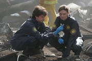 Dr. Addy (Eric Millegan, l.); Dr. Brennan (Emily Deschanel, r.)