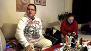 Maik und Janett haben sich nach dem Einbruch derweil eine Überwachungskamera gekauft.