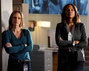 l-r: Jennifer Jareau, Dr. Tara Lewis l-r: Jennifer Jareau, Dr. Tara Lewis