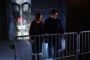 Tauchen in die unbarmherzige Welt des professionellen A cappellas ein, um einen Mörder zu finden: Castle (Nathan Fillion, l.) und Alexis (Molly C. Quinn, r.) ...