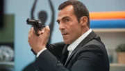 Kommissar Özakin (Erol Sander) kommt fast zu spät ins Fitnessstudio. Die Lehrerin schwebt in Lebensgefahr.