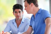 (v.li.): Raza Jaffrey (Adam Frost), Daniel Lapaine (Paul Bevans).