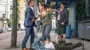 Zeki (Tim Seyfi) streitet mit einer Hundebesitzerin (Monika Manz) und Jale (Almila Bagriacik) überwältigt einen jungen Mann (Nikolai Mohr).