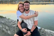 Julia liebt Frauen. Seit 12 Jahren ist sie mit Jenni zusammen- aber jetzt eigentlich mit Jonathan. Denn Jenni hat ihr Geschlecht gewechselt und ist jetzt ein Mann.