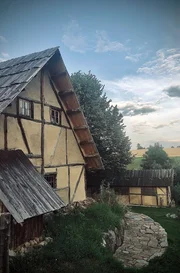 In der historischen Siedlung Bleiberg im Erzgebirgsvorland kann man sich ein Bild einer mittelalterlichen Bergstadt machen.