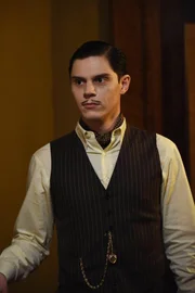 James March (Evan Peters)