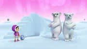 Die Eisbären Bert und Barry werfen sich gegenseitig vor, die Eisrutsche zerstört zu haben. Wissper und Pinguin-Mädchen Wissper versuchen, die Streithähne zu beruhigen.