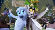 Ein Klassentreffen ist angesagt, und King Julien (re.) ist hocherfreut, seine alte Liebe Karen wiederzutreffen.