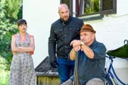 v.li.: Agensa (Viorica Prepelita), Hans Reiser (Stephan Zinner) und Michael Reiser (Sigi Zimmerschied).