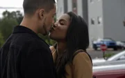 Derek (Quincy Brown, l.); Alexandra (Ryan Destiny, r.)