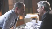 Stabler (Christopher Meloni, l.) und Munch (Richard Belzer) müssen herausfinden, was das Opfer vor ihrem Tod gegessen hat - scheinbar wurde sie vergiftet.