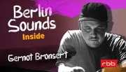 Gernot Bronsert – Mitgründer von Modeselektor, Teil von Moderat und Kopf hinter dem Label Monkeytown Records – erzählt, wie aus Spaß ein Musikuniversum wurde. Anja Caspary spricht in Folge 5 mit dem Wegbereiter der Berliner Technoszene über Clubnächte, schlechte Plattenverträge und kreative Selbstermächtigung. Darüber, wie man mit 36 einen Kulturpreis für sein Lebenswerk bekommt und wie wichtig eine Mutter für den Weg in die Musik sein kann. Eine Folge über Timing, Vertrauen, Clubkultur. - Gernot Bronsert