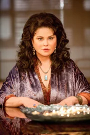 Delta Burke (Tessa Wells).