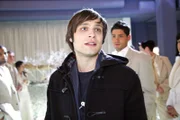 Wie vom Schlag getroffen, muss Bruno (Tim Sander) ansehen, wie seine angebetete Kim Paolo heiratet.