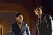 James March (Evan Peters, l.); John Lowe (Wes Bentley, r.)