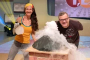 Studiogast Ulla Lohmann bringt spannende Fakten rund um das Thema Vulkane mit.