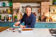 Jamie Oliver mit einem Schokoladen-Tiramisu.