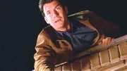 Detective Woodrow Hoyt (Jerry O'Connell) hat es nicht geschafft: Der vermeintliche Mörder ist vom Dach gesprungen.  Die Verwendung des sendungsbezogenen Materials ist nur mit dem Hinweis und Verlinkung auf TVNOW gestattet.   Die Verwendung des sendungsbezogenen Materials ist nur mit dem Hinweis und Verlinkung auf TVNOW gestattet.