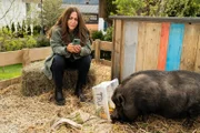 Frühling – Kleiner Engel, kleiner Teufel Sie kümmert sich um alle: Simone Thomalla als Katja  Copyright: SRF/ZDF/Marc Reimann