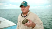 Shannon Hartsfield ist Austernfischer in vierter Generation. Doch für Jahre darf er jetzt keine einzige Auster fischen. Es gibt zu wenige Austern, weil nicht mehr genug Frischwasser über den Fluss in die Bucht kommt und das Wasser dort zu salzig wurde. Florida verklagte Georgia deswegen vor dem US-Supreme Court.