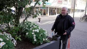 S02E31: Am Eigelstein wird Zusammenhalt großgeschrieben: Als zwei frisch gepflanzte Margeriten gestohlen werden, reagiert Michael schnell und bepflanzt das Beet gemeinsam mit Anwohner Moses einfach neu.