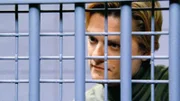Dr. Roger Stern (James Urbaniak) hinter Gittern: Er hat seine Liebhaberin absichtlich mit einem seltenen Virus infiziert.