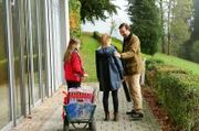 Lucy und Paulina treffen Bürgermeister Grieshaber.