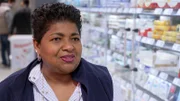 S02E31: Yusuf tauscht sich mit Maria unterdessen über Beziehungsthemen aus - so wie es in der Supermarktfamilie eben üblich ist.