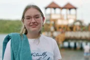 Die 16-jährige Tosia ist am See Olecko in Masuren aufgewachsen und zum ersten Mal nur mit ihren Freunden an den Badestrand gekommen.