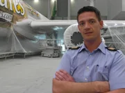 Schichtleiter Martin Taylor, der die Arbeiten für den neuen Anstrich überwacht.  (Bildnachweis: National Geographic Channels/Sam Kashefi)