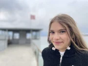 Estha Angely am Bootssteg am Bodensee