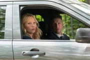 (l-r) Kelli Giddish as Detective Amanda Rollins, Peter Scanavino as Dominick "Sonny" Carisi