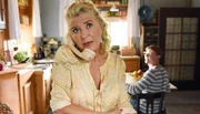 Alleine mit Elias (Dennis Mojen): Fanny (Jutta Speidel) muss jetzt improvisieren.