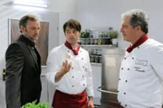 ARD STURM DER LIEBE FOLGE 1321, am Mittwoch (15.06.11) um 15:10 Uhr im ERSTEN. Zufällig ist Kommissar Falke (Mark Kuhn, l.) dabei, als André (Joachim Lätsch, r.) Roberts (Lorenzo Patané, M.) Gewürzdose im Inneren des Wallers findet.