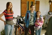 Frühling – Das Geheimnis vom Rabenkopf Die Geschwister haben ein Geheimnis: Lisa Junick als Marlie Biller, Finlay Niclas Hartinger als Mike, Mia Steinbach als Emma Biller.