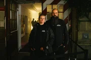 Bei der Arbeit an der Türe sind Jan und Rica Kollegen, kein Paar. Rica ist für den Einlass zuständig, Jan für die Sicherheit im Club.