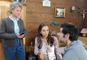 ARD STURM DER LIEBE FOLGE 1326, am Mittwoch um 15:10 Uhr im ERSTEN. Hildegard (Antje Hagen, l.), Eva (Uta Kargel, M.) und Jacob (Andreas Thiele, r.) hoffen, dass Alfons' Operation gut verläuft.