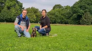 Denisa und Nico mit Dackel Snoopy