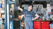 Auch Basti Kleemann (Paul Stiehler) arbeitet in der Werkstatt von Joachim Schreiber.