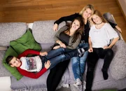 SRF bi de Lüt Familiensache Folge 4 Familie Marty: Dominik, Fiona, Mutter Sandra und Kim