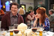 Frankie und Mike gehen am Valentinstag mit den Donahues und den Norwoods (Pat Finn, l. und Julie Brown, r.) essen.
