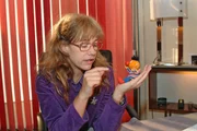 Lisa (Alexandra Neldel) glaubt, dass sie den Rest der Welt gegen sich hat. (Dieses Foto von Alexandra Neldel darf nur in Zusammenhang mit der Berichterstattung über die Serie "Verliebt in Berlin" veröffentlicht und verbreitet werden.)