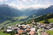 Die Ortschaft Lohn am Schamserberg